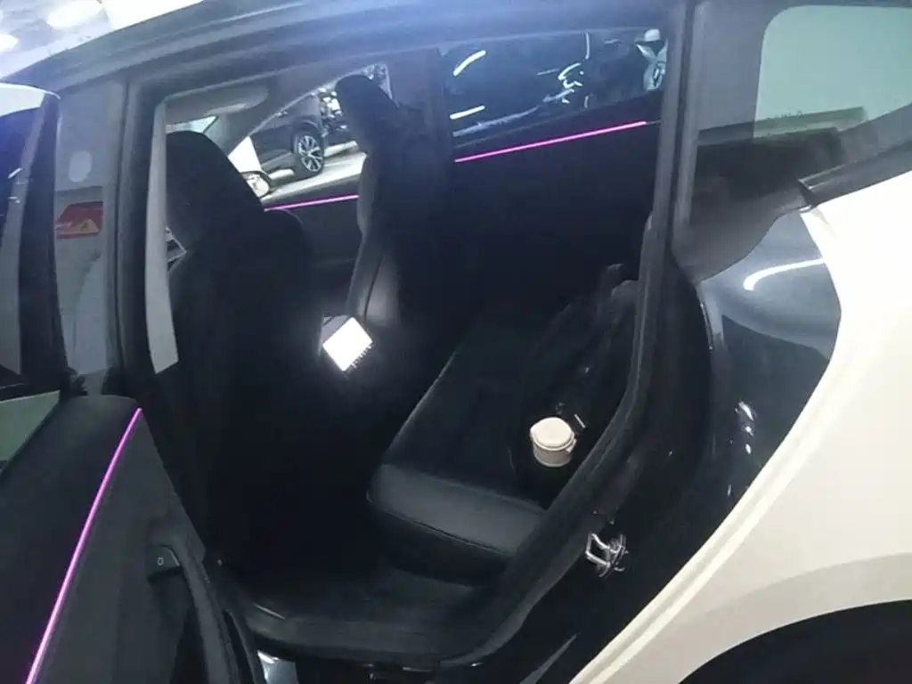 Tesla Model 3 — миниатюра 17