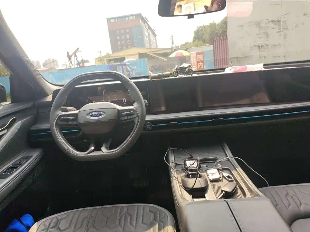 Ford Edge 2023 L 2.0T EcoBoost мест Luxury