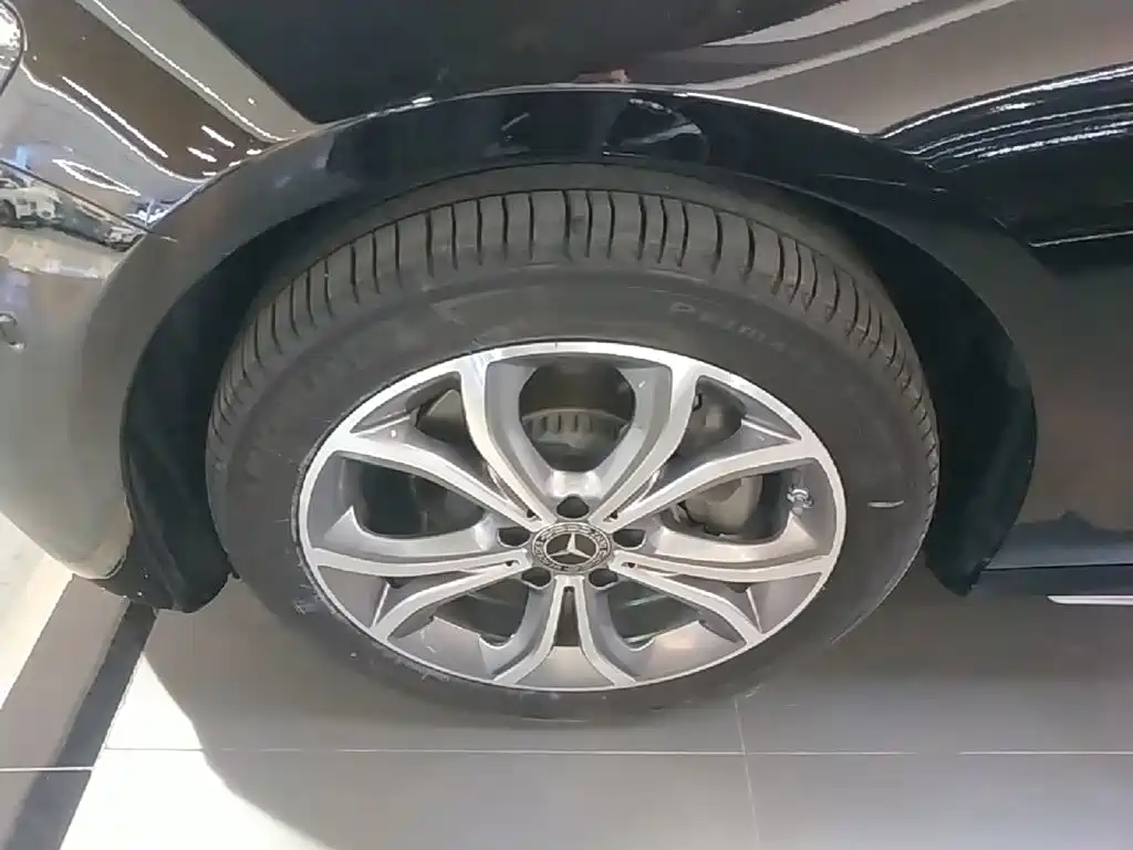 Mercedes-Benz E-Class — миниатюра 23