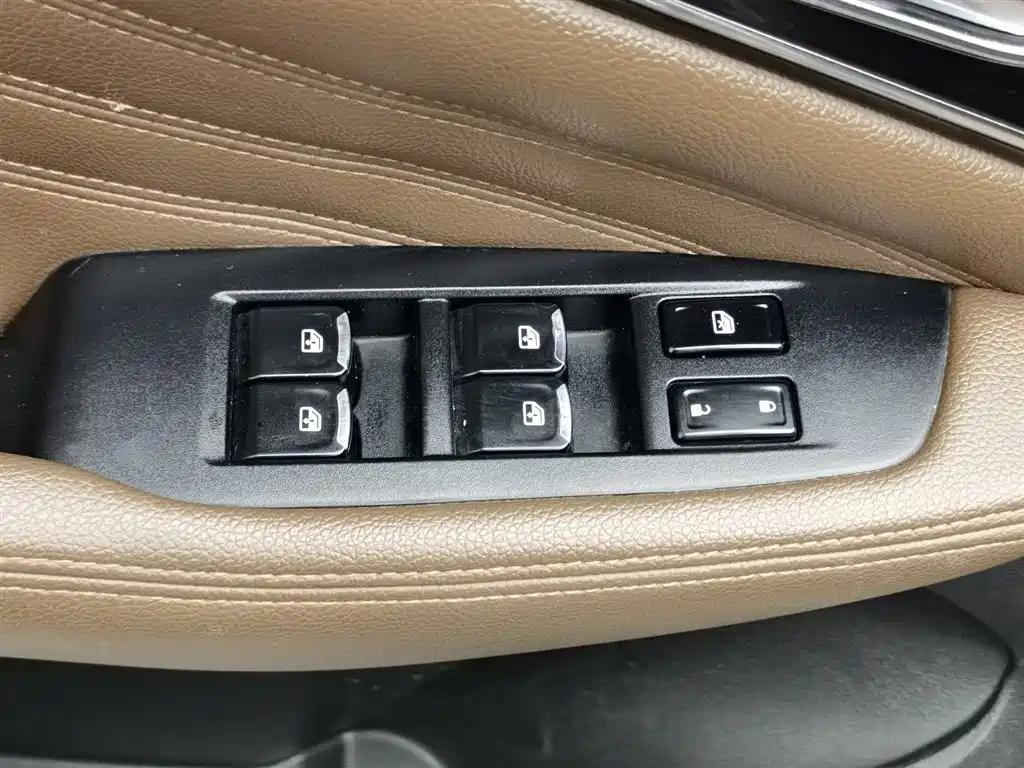 Dongfeng AX7 2018 1.6T AT Luxury
