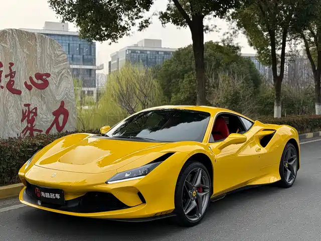 FERRARI F8