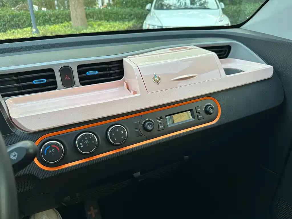 Wuling MINIEV — миниатюра 10
