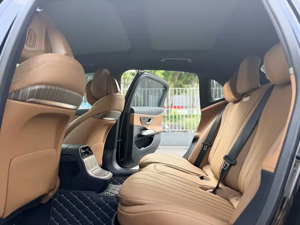 Mercedes-Benz E-Class — миниатюра 11