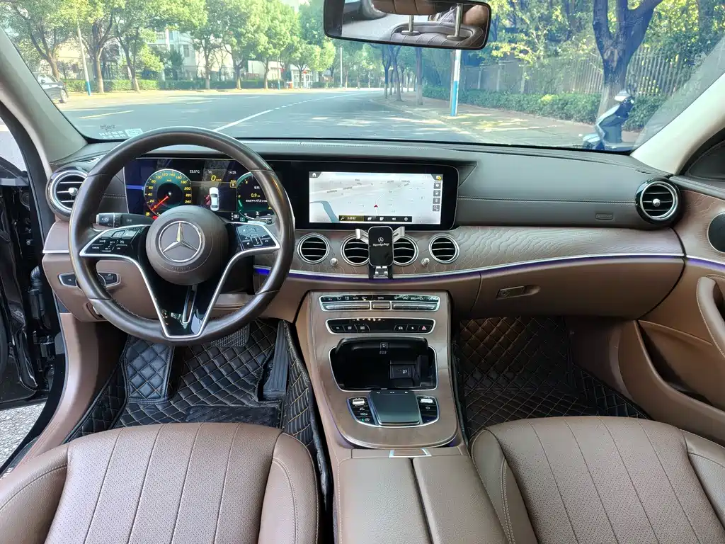 Mercedes-Benz E-Class — миниатюра 6