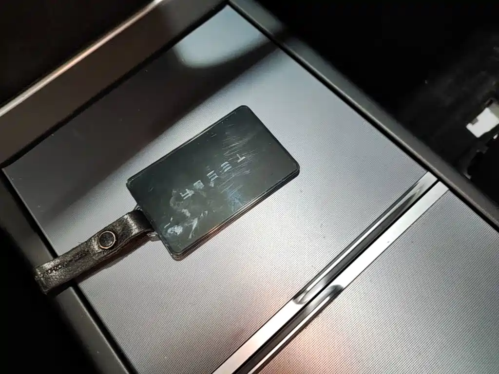 Tesla Model Y — миниатюра 9