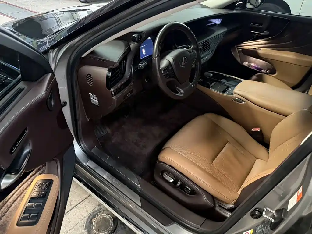 Lexus LS — миниатюра 5