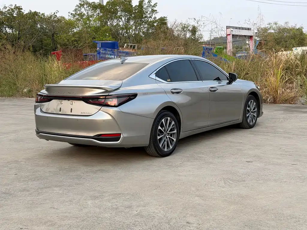 Lexus ES — миниатюра 16
