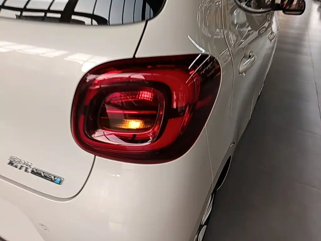 Wuling MINIEV — миниатюра 8