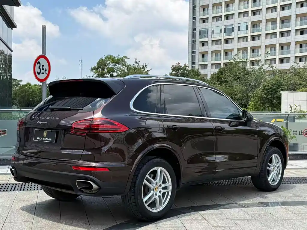 Porsche Cayenne — миниатюра 4