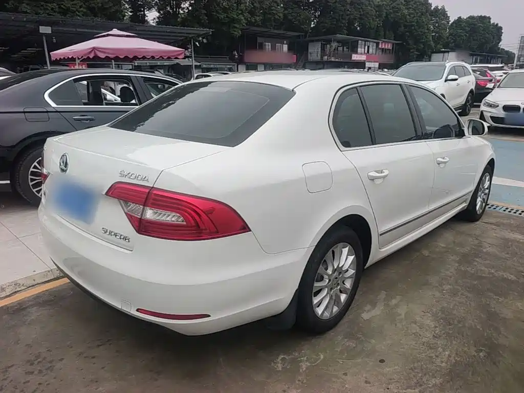Skoda Superb — миниатюра 7