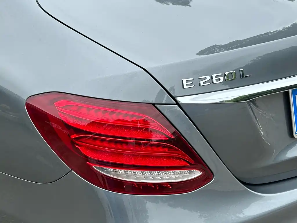 Mercedes-Benz E-Class — миниатюра 13