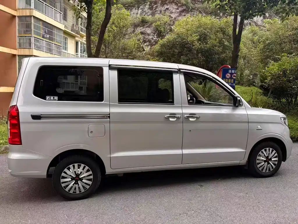 Wuling Hongguang V — миниатюра 7