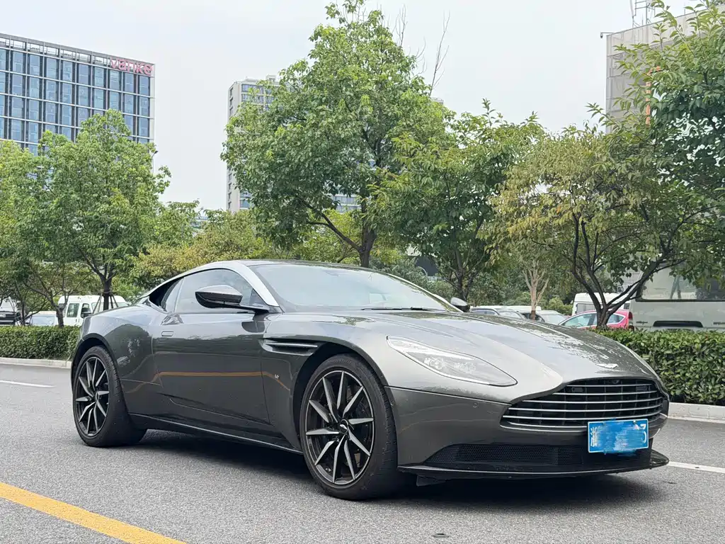 Aston Martin DB11 — миниатюра 5