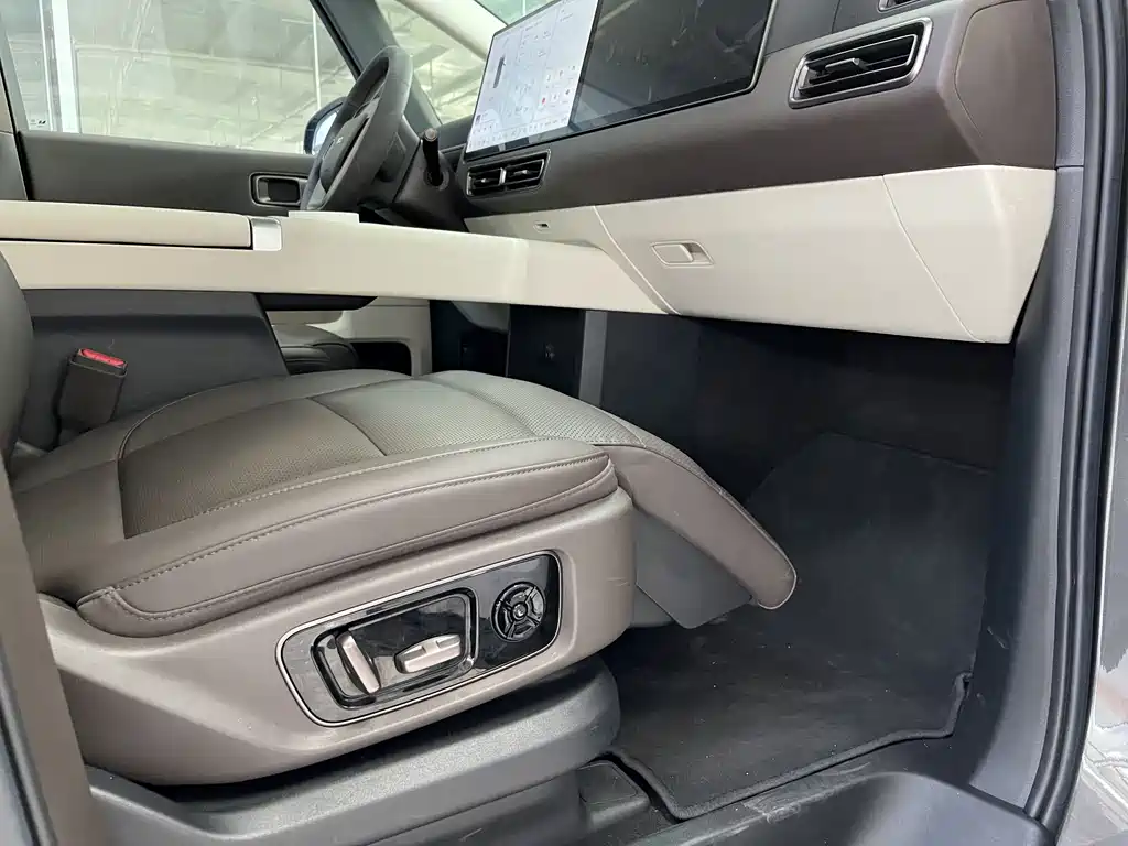 Li Auto Li MEGA — миниатюра 8