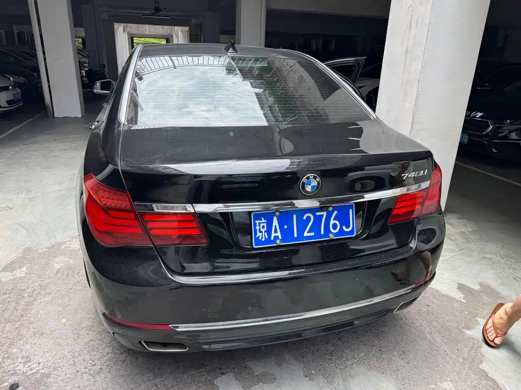BMW 7 Series — миниатюра 8