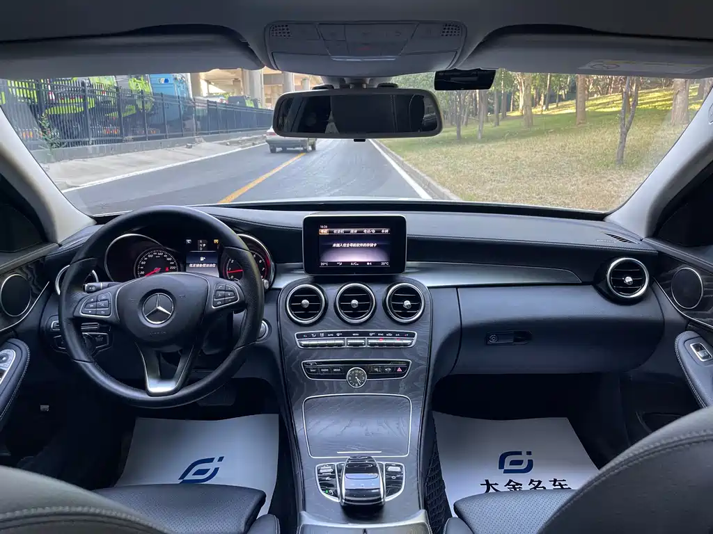 Mercedes-Benz C-Class — миниатюра 11