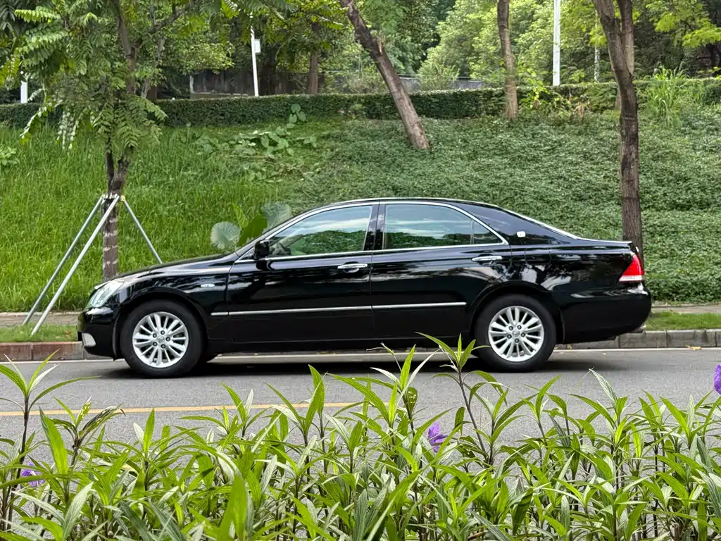 Toyota Crown — миниатюра 6