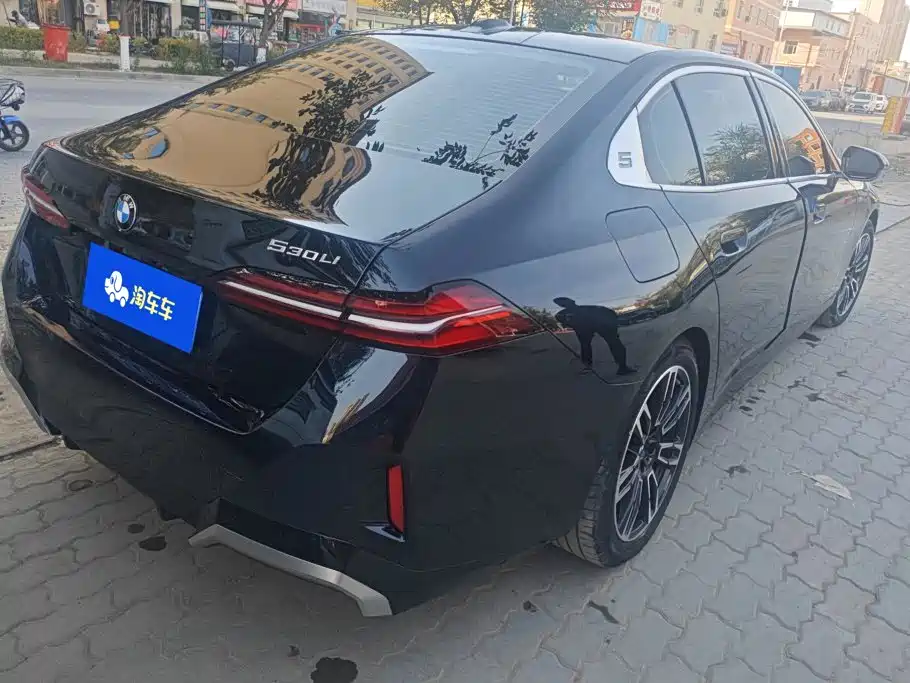 BMW 5 Series — миниатюра 3