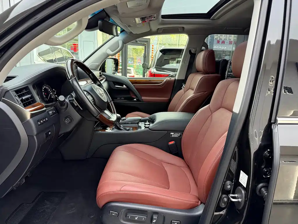 Lexus LX — миниатюра 4