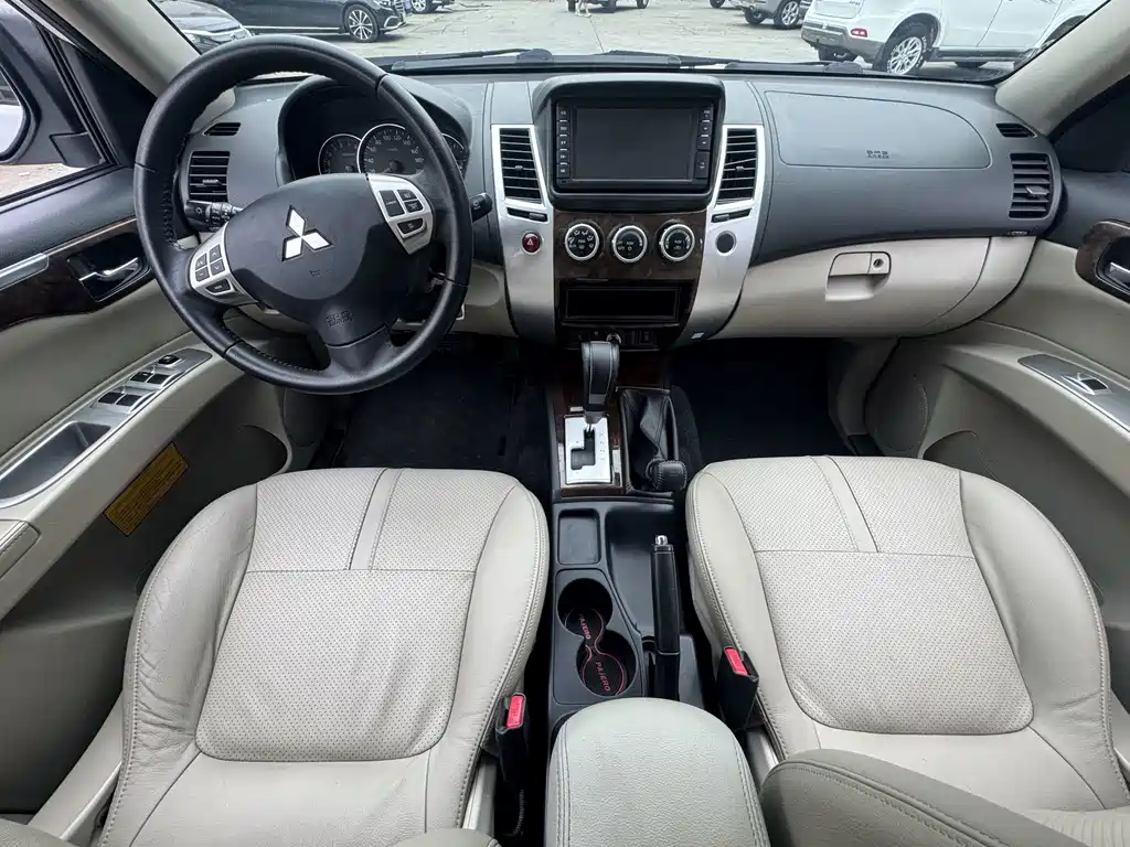 Mitsubishi Pajero Sport — миниатюра 9