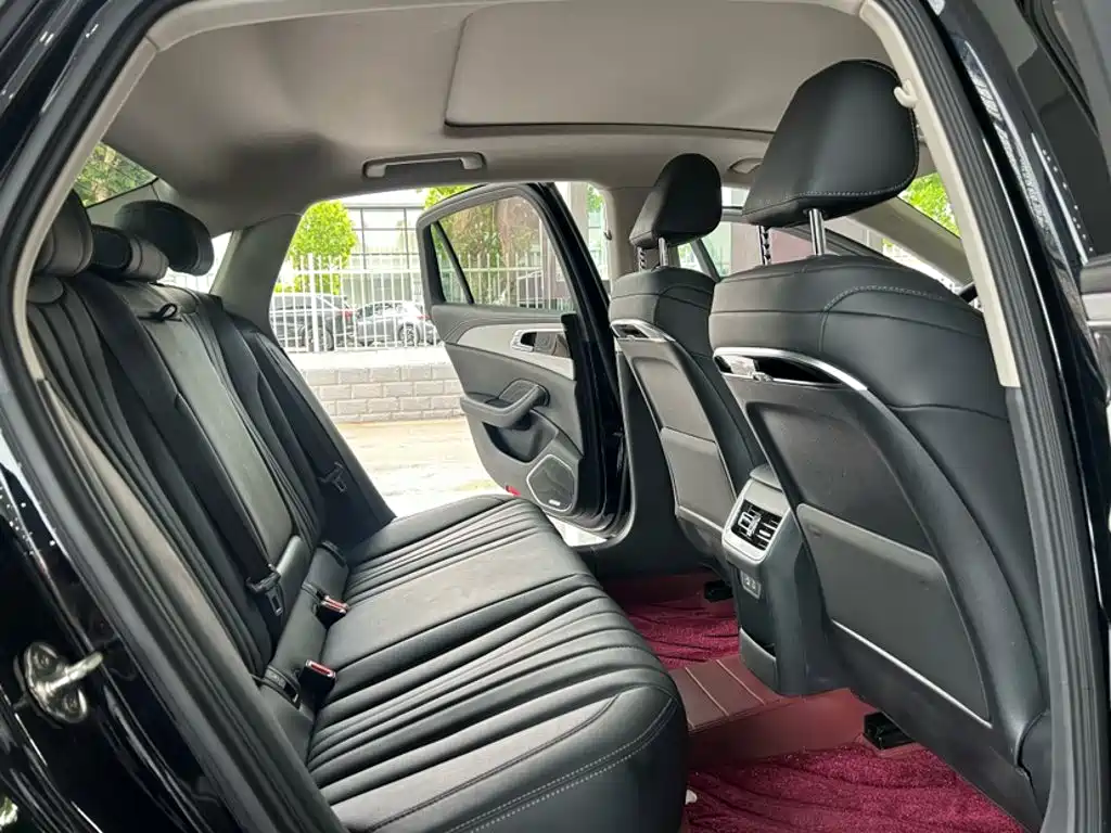 Hongqi H5 2025 2.0T AT