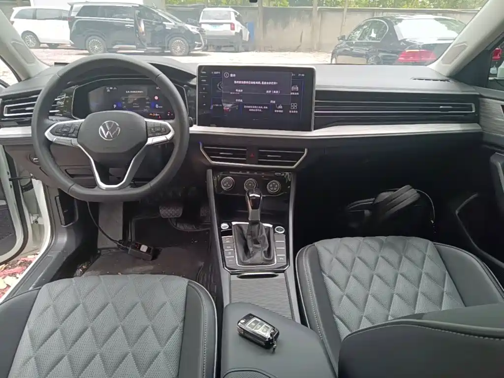 Volkswagen Sagitar 2025 300TSI DSG