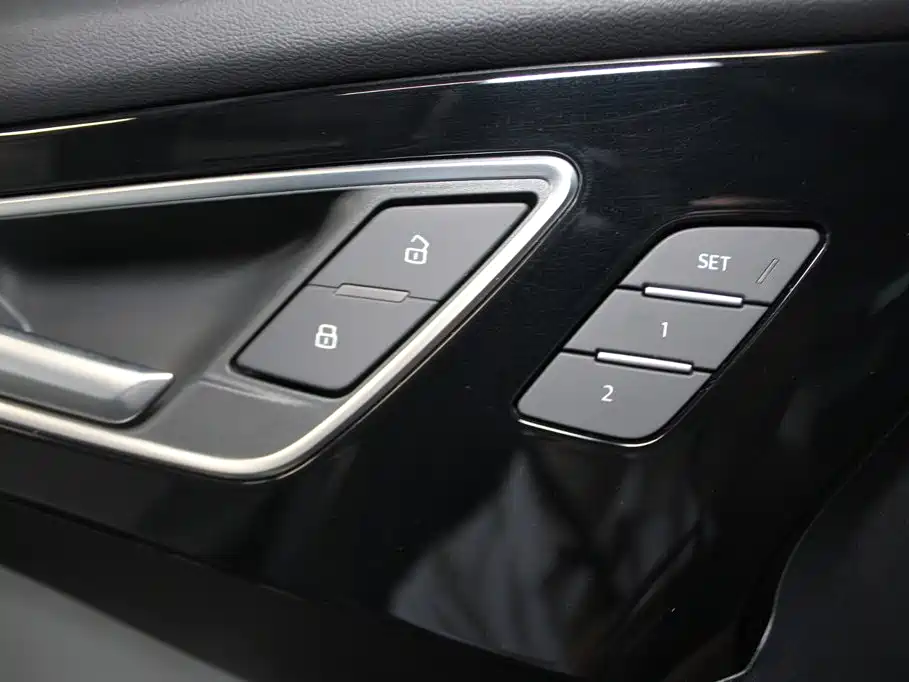 Audi Q4 e-tron — миниатюра 14