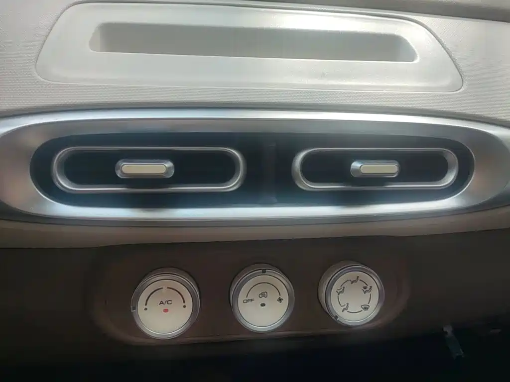 Wuling MINIEV — миниатюра 13