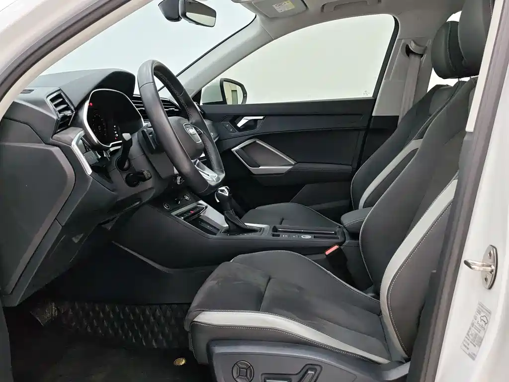 Audi Q3 2023 35 TFSI Fashion (1.4T)