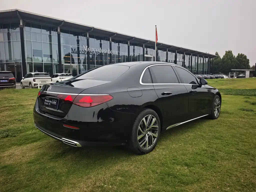 Mercedes-Benz E-Class — миниатюра 5