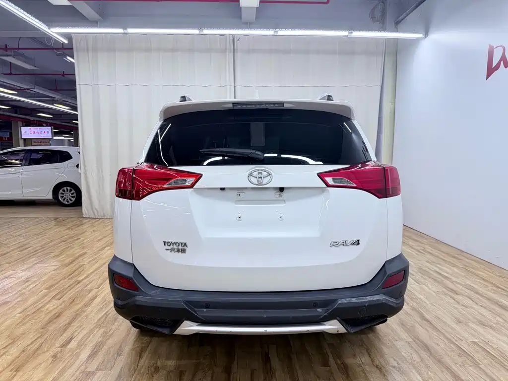 Toyota RAV4 — миниатюра 6