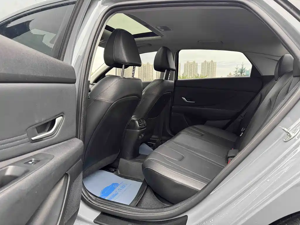 Hyundai Elantra — миниатюра 8