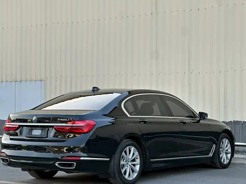 BMW 7 Series — миниатюра 7