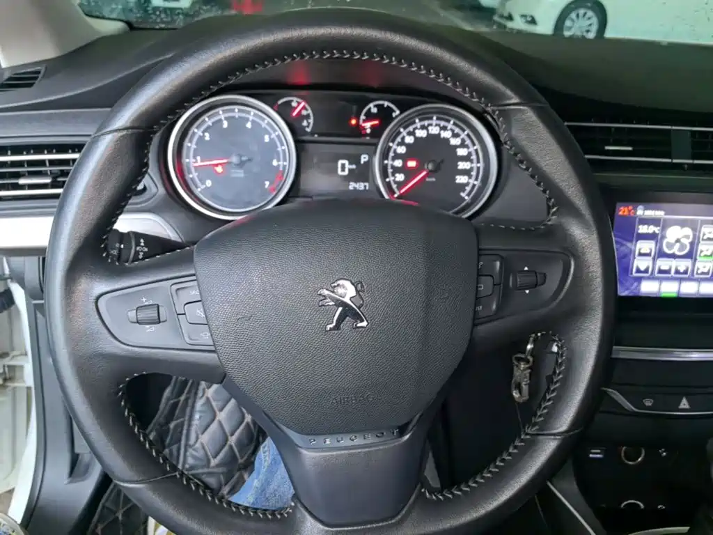 Peugeot 408 — миниатюра 11