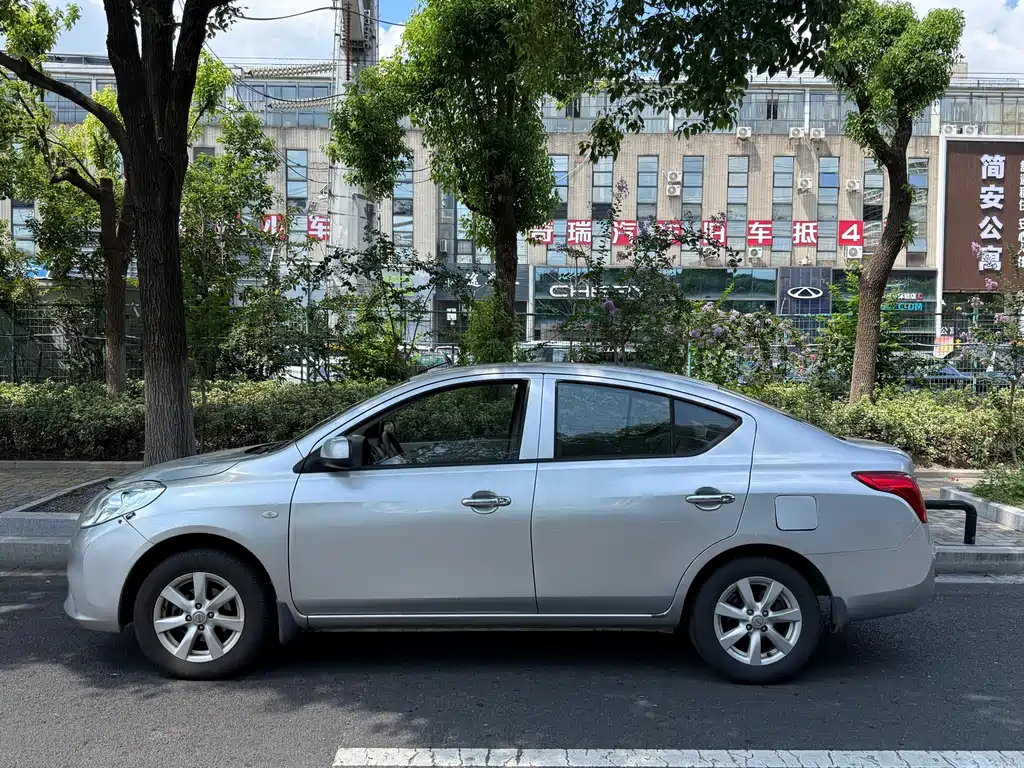 Nissan Sunny — миниатюра 3