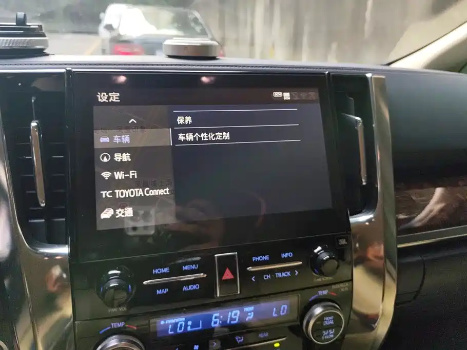 Toyota Alphard — миниатюра 13