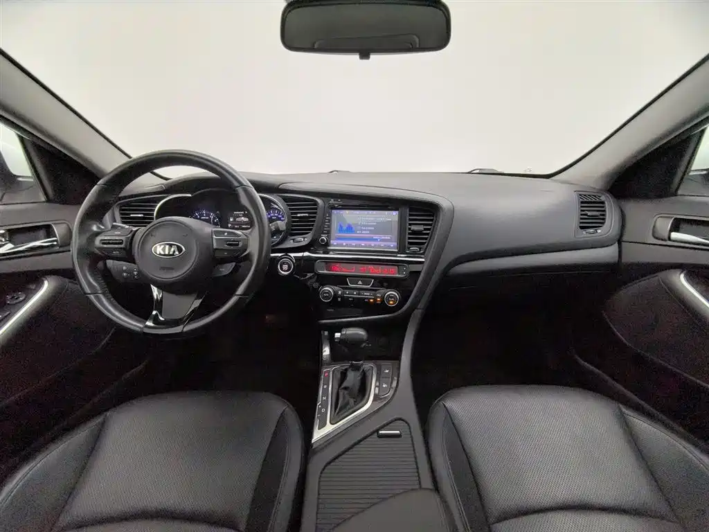 Kia K5 2015 2.0L AT LUX