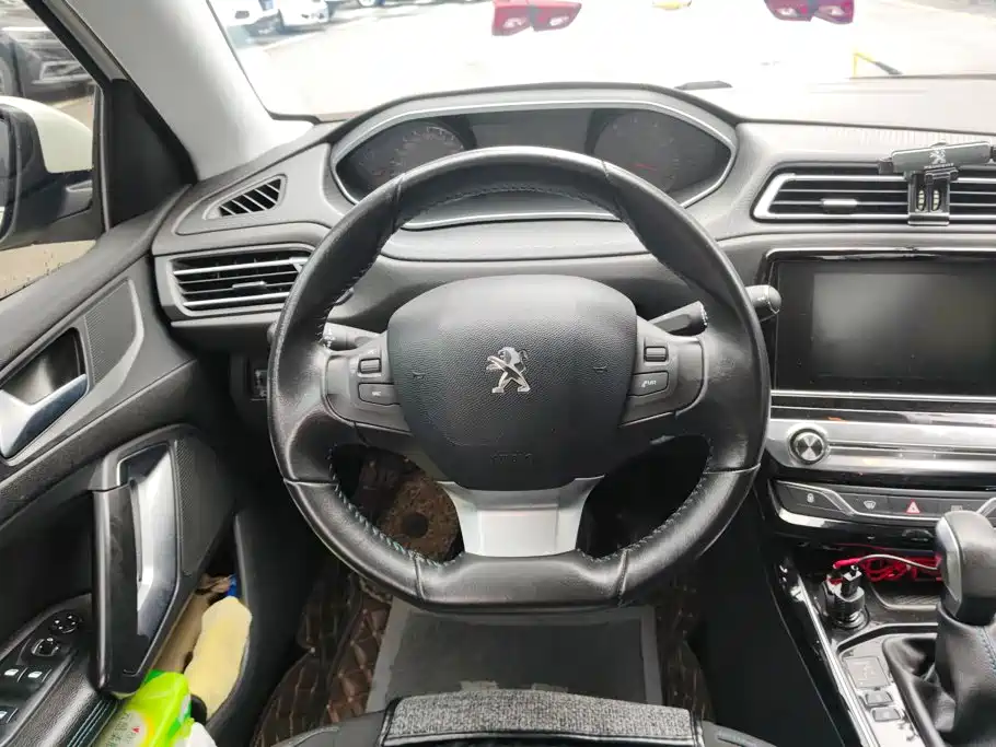 Peugeot 308 — миниатюра 15