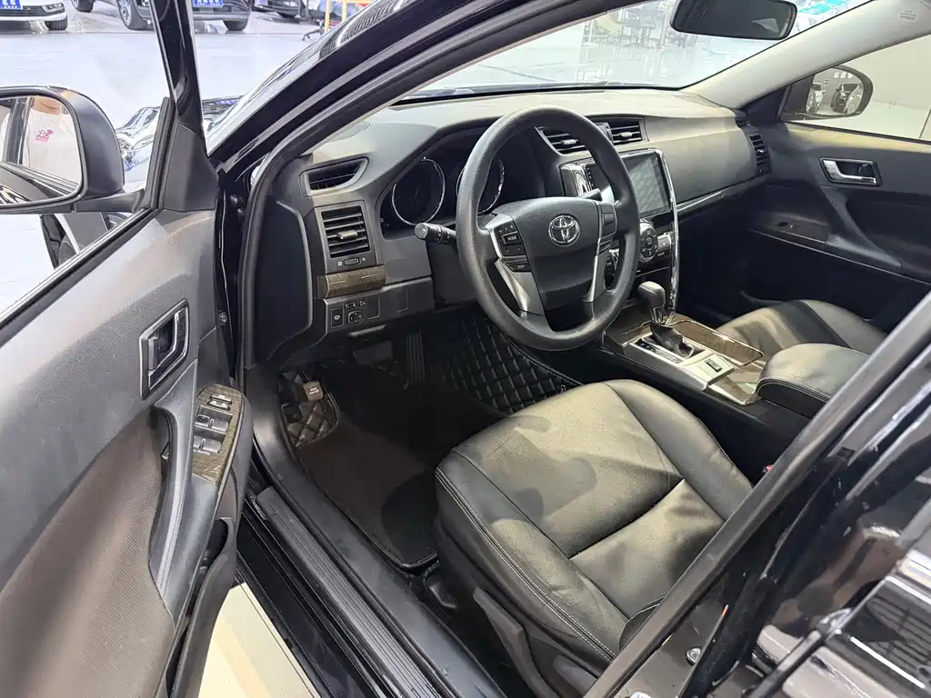 Toyota Reiz — миниатюра 4