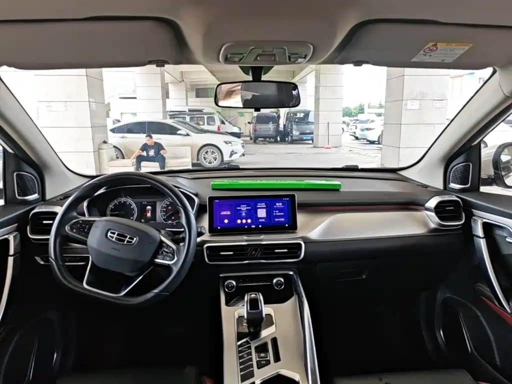 Geely Binyue — миниатюра 10