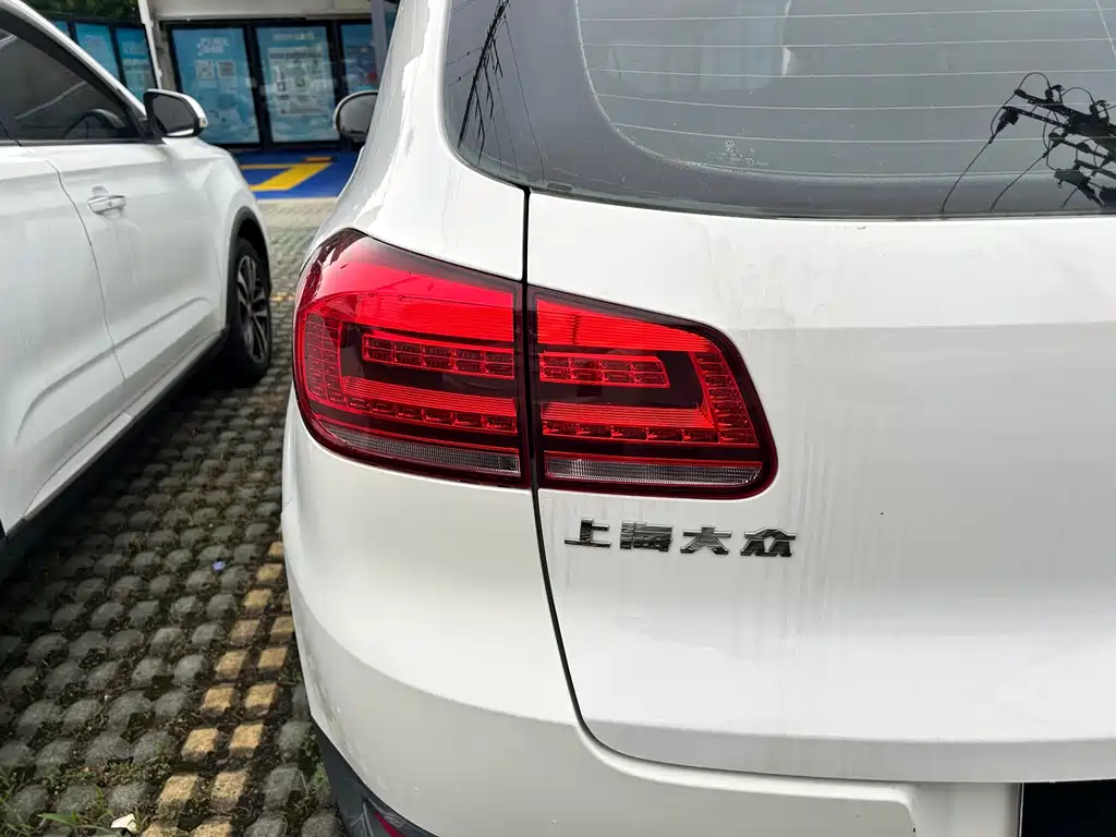 Volkswagen Tiguan 2015 1.8TSI AT