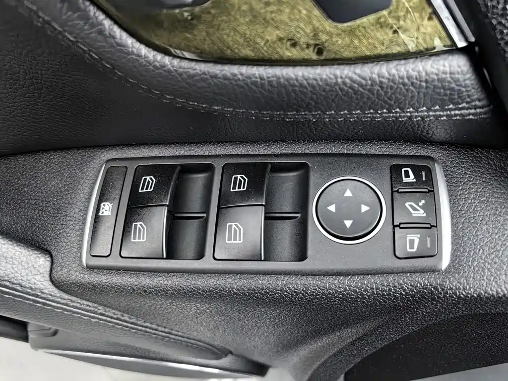 Mercedes-Benz C-Class (Import) — миниатюра 9