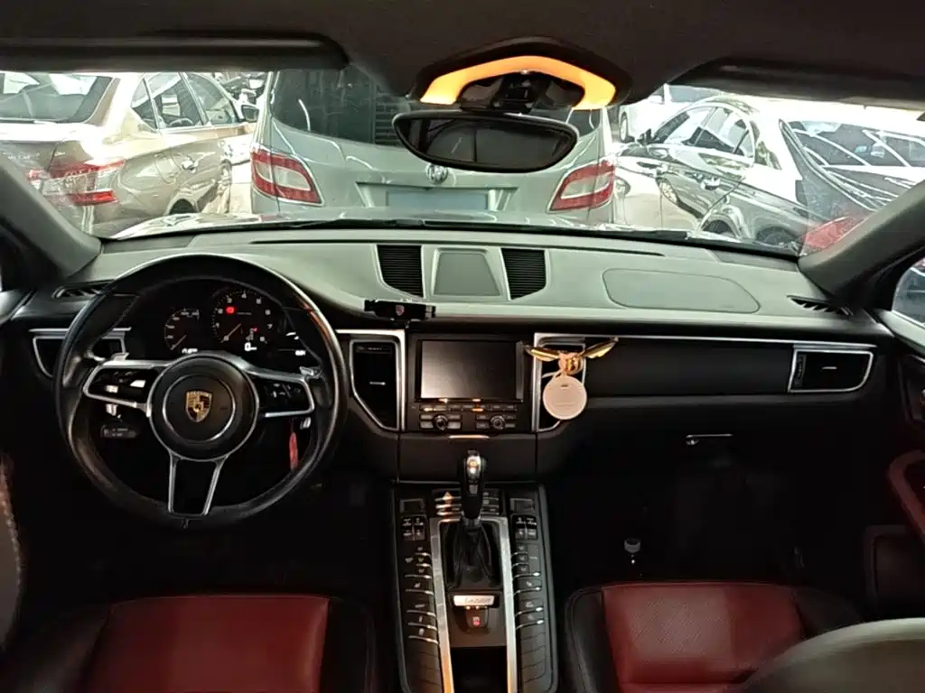 Porsche Macan — миниатюра 10