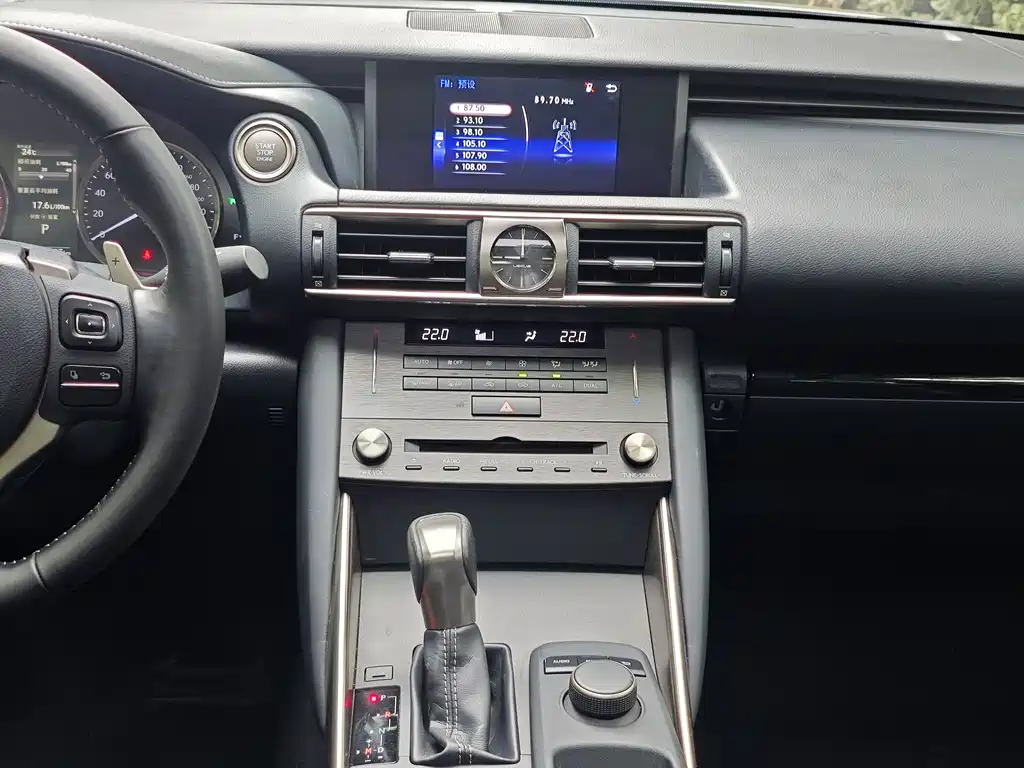 Lexus IS 2017 300 Lead