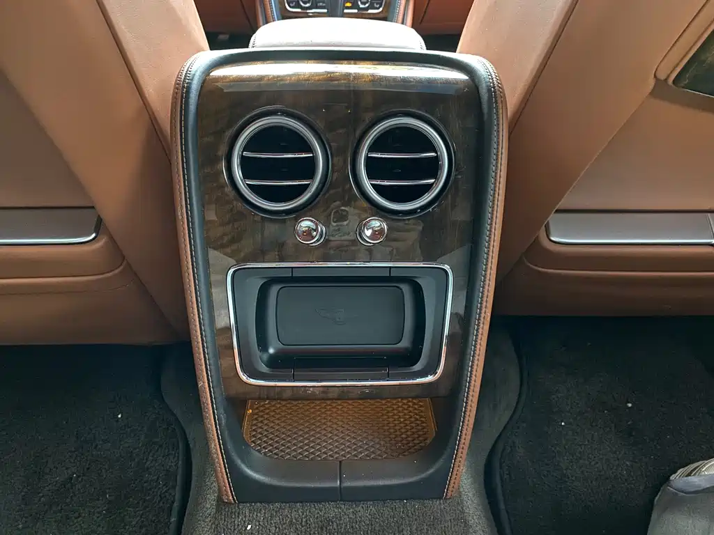 Bentley Flying Spur — миниатюра 12