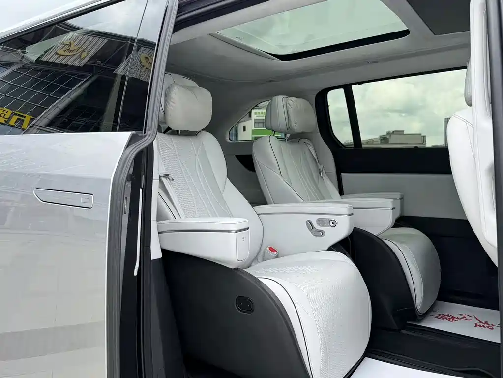 XPeng X9 — миниатюра 11