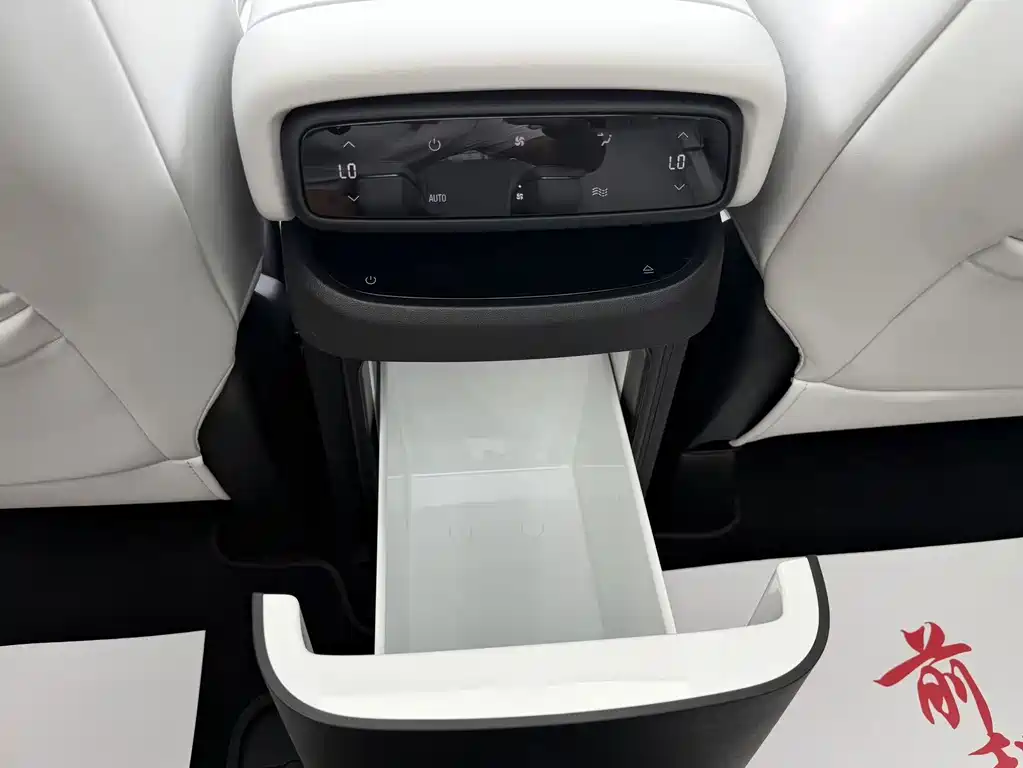 XPeng X9 — миниатюра 14