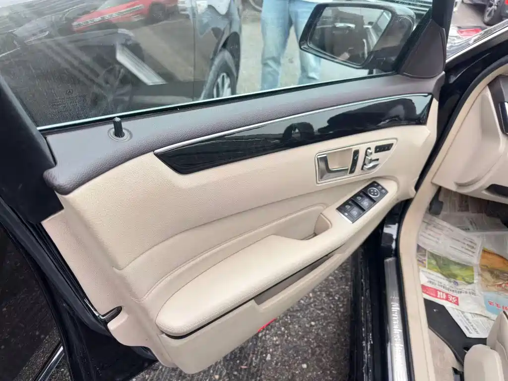 Mercedes-Benz E-Class — миниатюра 10