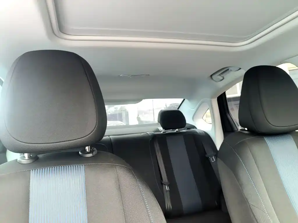 Peugeot 308 — миниатюра 18