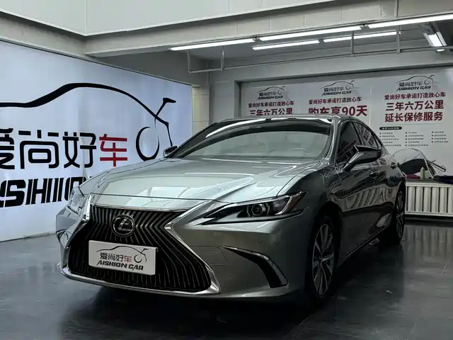 2019 Lexus ES